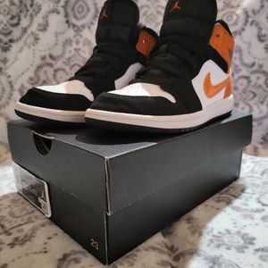 Jordan 1mid